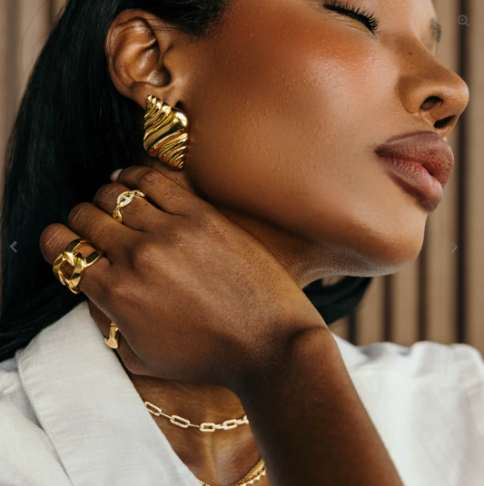 SAHIRA Luliana Shell Earring in Silver